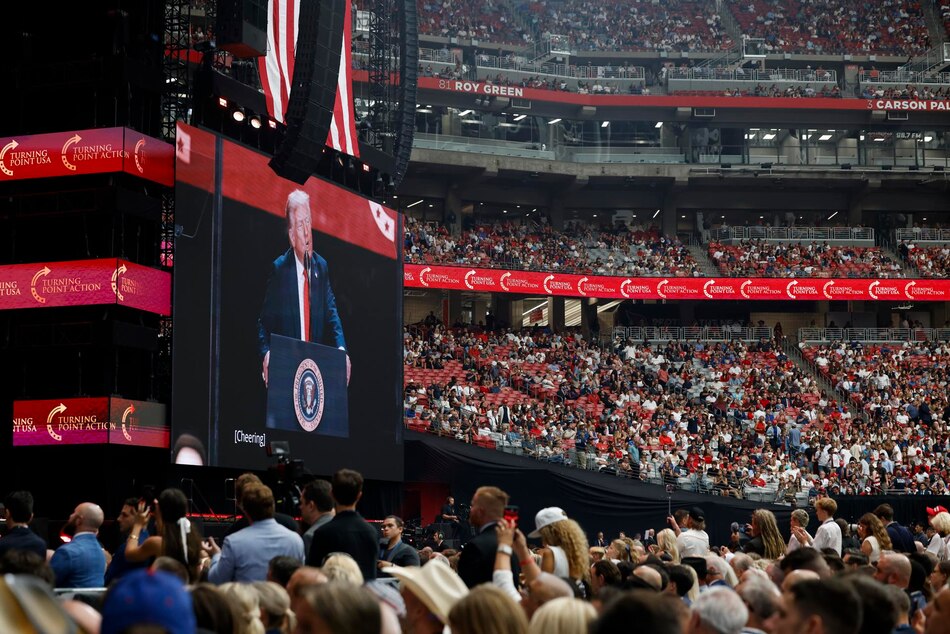 Republicanos convierten a Charlie Kirk en mártir conservador en multitudinaria despedida