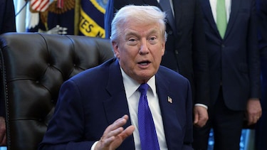 Cuáles son algunos de los principales nombres que figuran en los archivos de Epstein