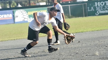 Los Santos busca su identidad para el torneo juvenil