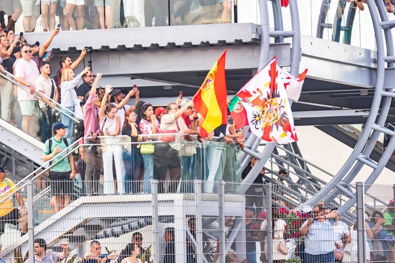 En fotos, así fue el cruce por el Canal de Panamá del buque escuela con la princesa Leonor