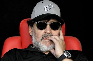 Maradona vuelve a Argentina como técnico de Gimnasia de La Plata