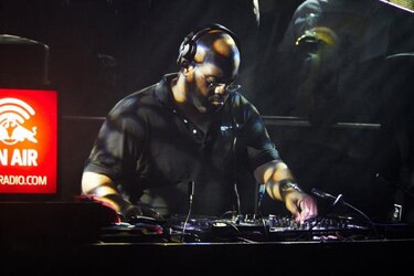 Muere Dj Frankie Knuckles, pionero de la música house