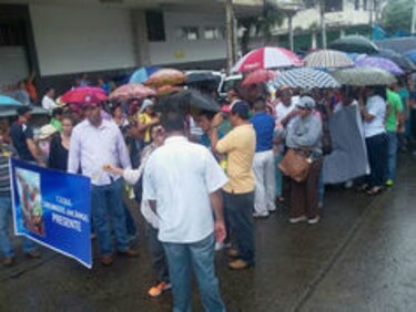 Docentes declaran huelga de 72 horas y abandonan la mesa de diálogo