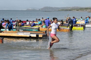 Dos nuevas marcas en carrera de cayucos de Veracruz