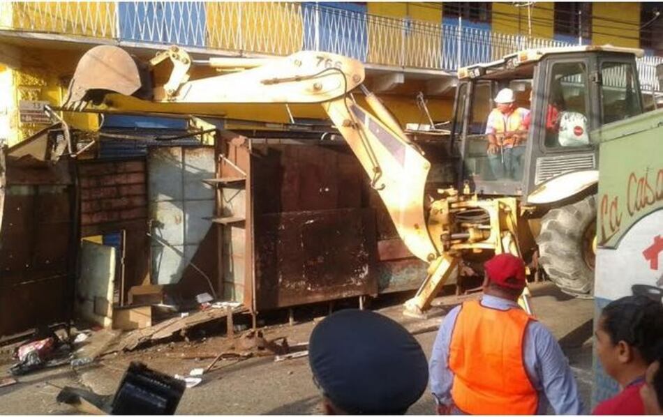 Demuelen antiguos quioscos en Salsipuedes