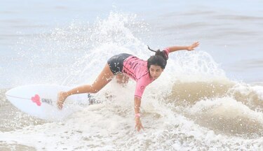 Surfista salvadoreña muere tras ser alcanzada por un rayo mientras entrenaba