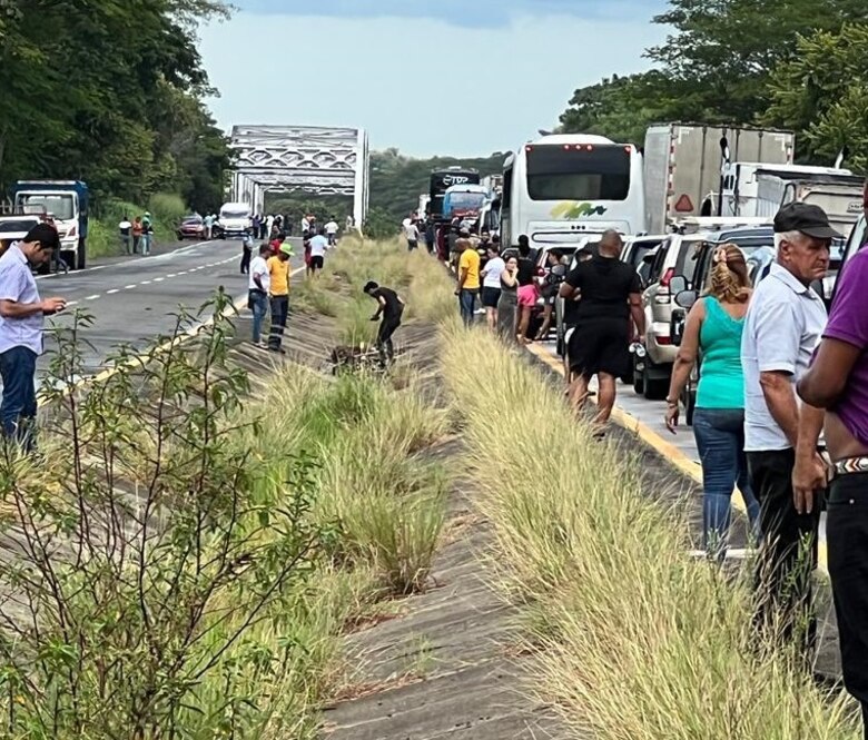 Cierre de la Interamericana en Divisa paraliza el tráfico por varias horas