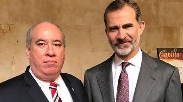 Ayú Prado coincide con el rey de España en acto de la Real Academia Española