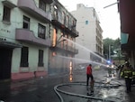 Bomberos logran controlar incendio entre las calles J y Estudiante