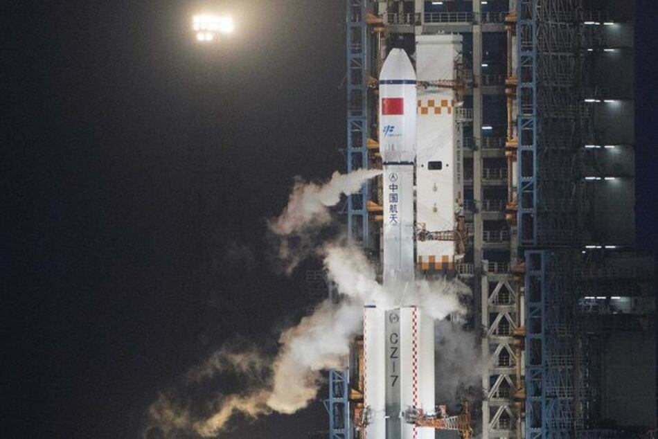 China lanza su primera nave espacial de carga no tripulada
