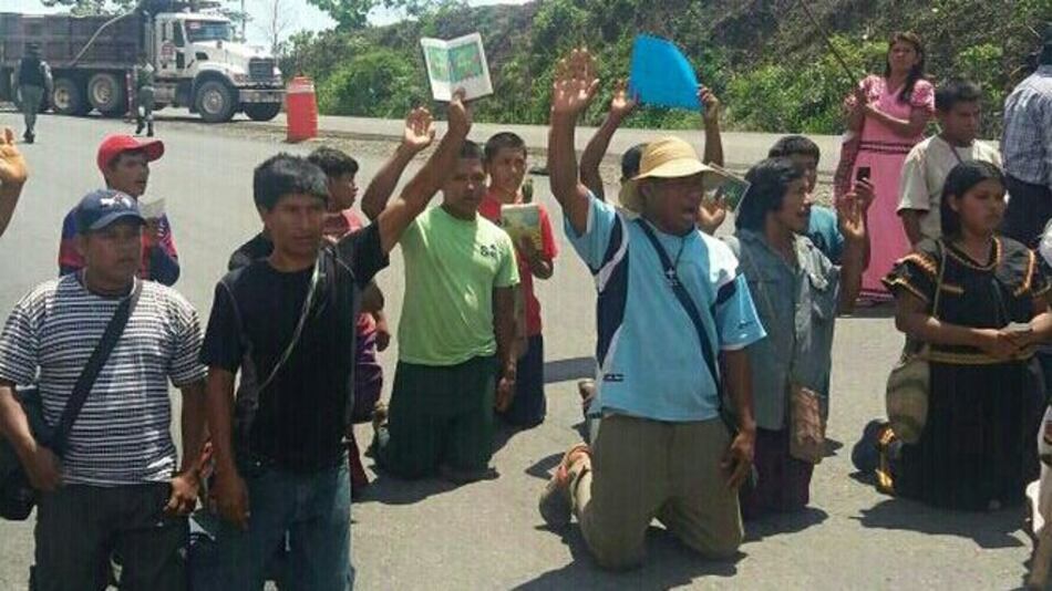 Indígenas cierran por media hora vía Interamericana y advierten de más protestas