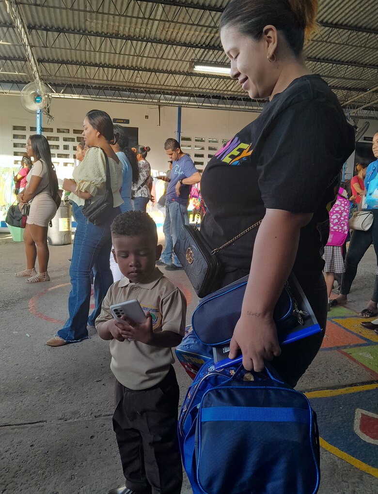 Comienza el año escolar entre protestas, falta de docentes y la ilusión de estudiar