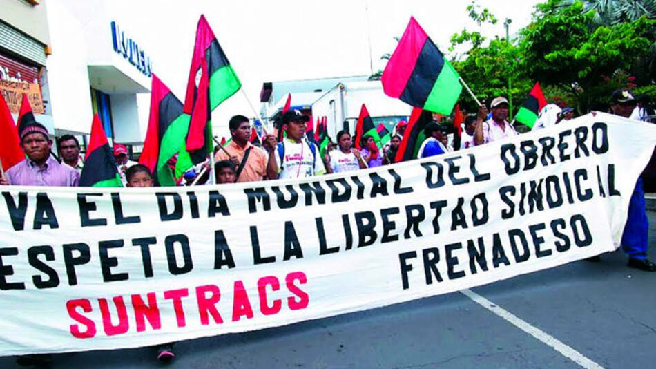 Obreros marchan reclamando justicia