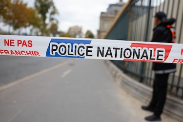 Cuatro ladrones del museo del Louvre se llevaron ocho joyas de las nueve que robaron inicialmente
