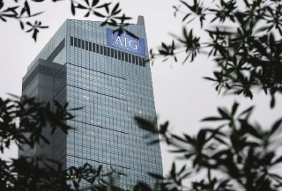 AIG consigue crédito para salir de rescate