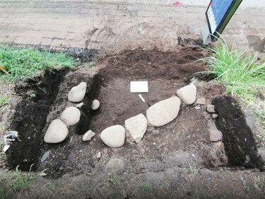 Hallan cuatro tumbas precolombinas en vía en ampliación en Costa Rica