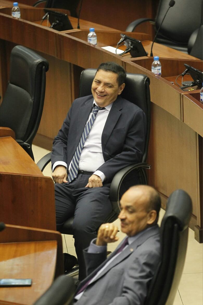 Más trabajo en comisiones, pero grandes deudas por saldar: la recta final de la Asamblea