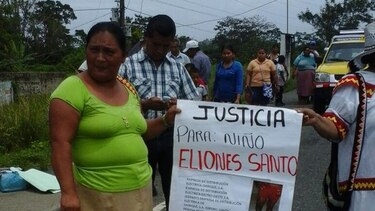 Moradores cierran puente sobre el río Changuinola