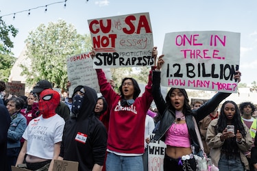 Estudiantes de Cornell se movilizan por Jane Doe tras denuncia de violación