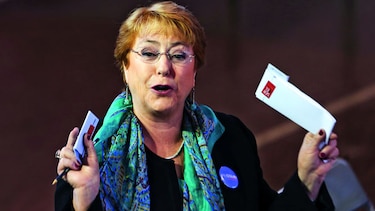 Derrota electoral sacude a Bachelet