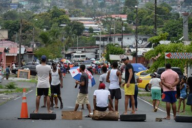 Cierre de calles en varios puntos de la capital,  Panamá Oeste y Colón. ‘Queremos bonos. De aquí no nos vamos a mover’
