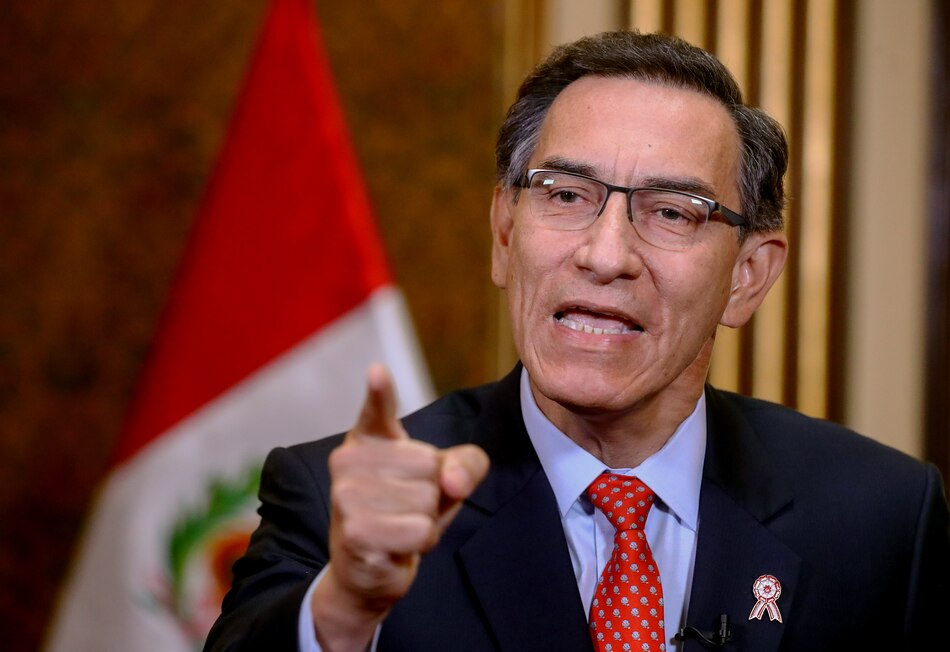 Presidente de Perú cambia a la mayoría de su gabinete, incluido el ministro de Salud