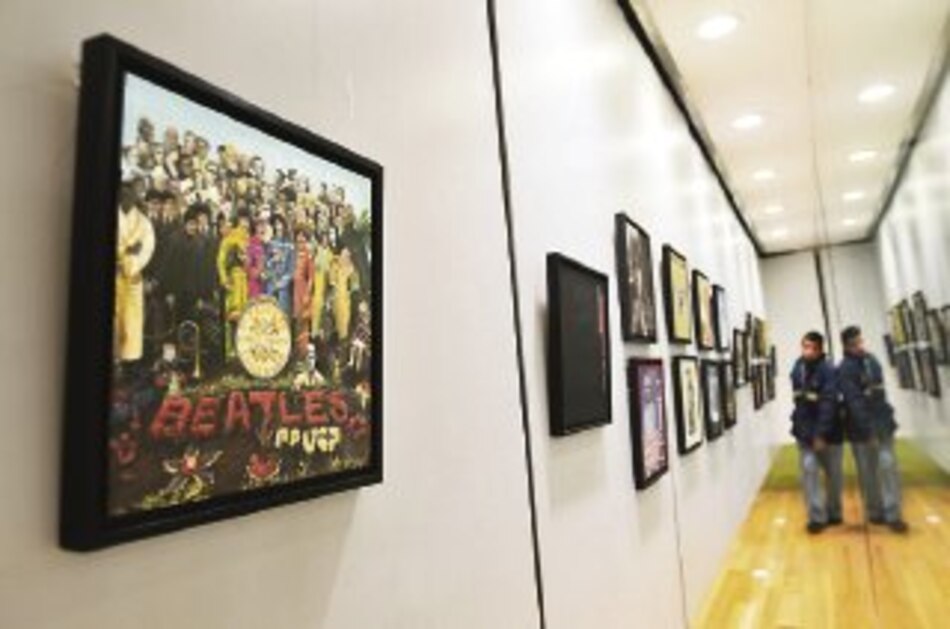 Pintan portadas de los Beatles