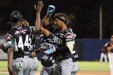 Darién golpea a Herrera, aprieta la tabla y sacude el Béisbol Mayor