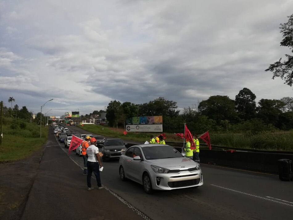 Manifestantes reabren en Santiago los paños de la vía Interamericana, en dirección a la ciudad de Panamá