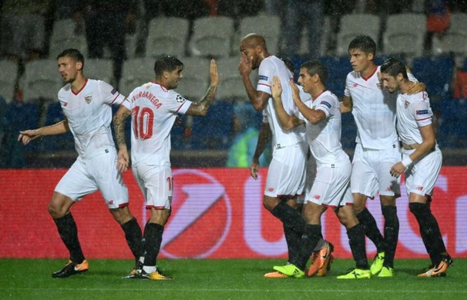 Sevilla, Napoli y Celtic ponen pie y medio en los grupos de Champions
