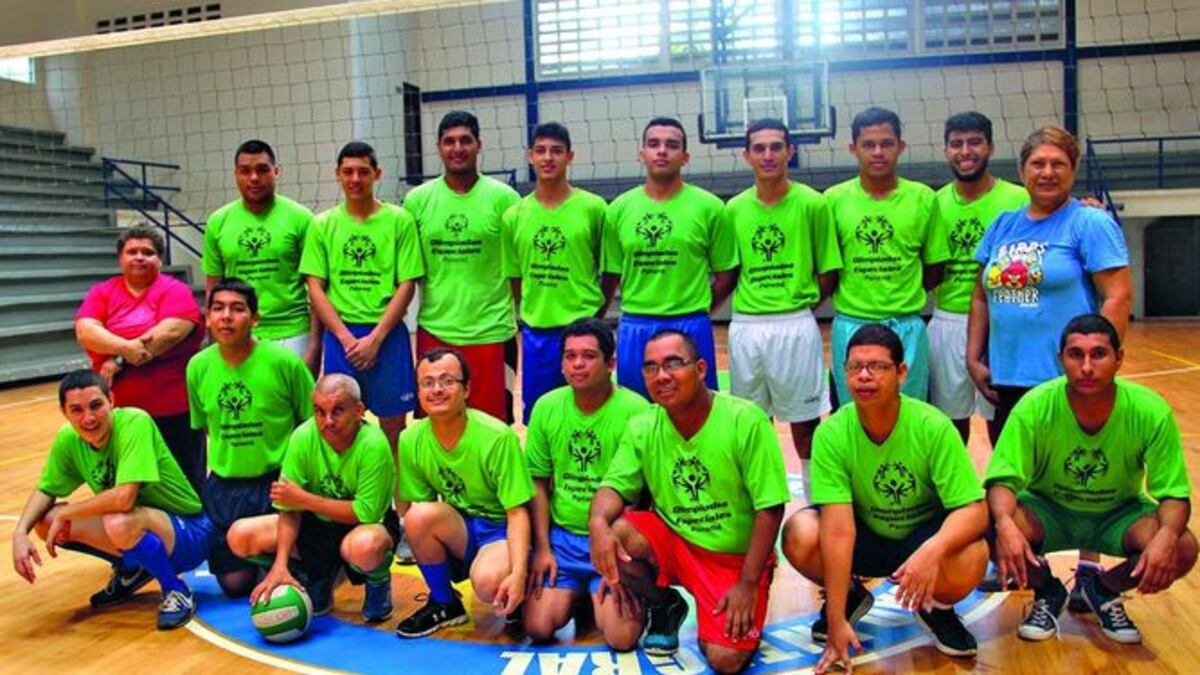 Los integrantes de los dos equipos masculinos de Chiriquí.