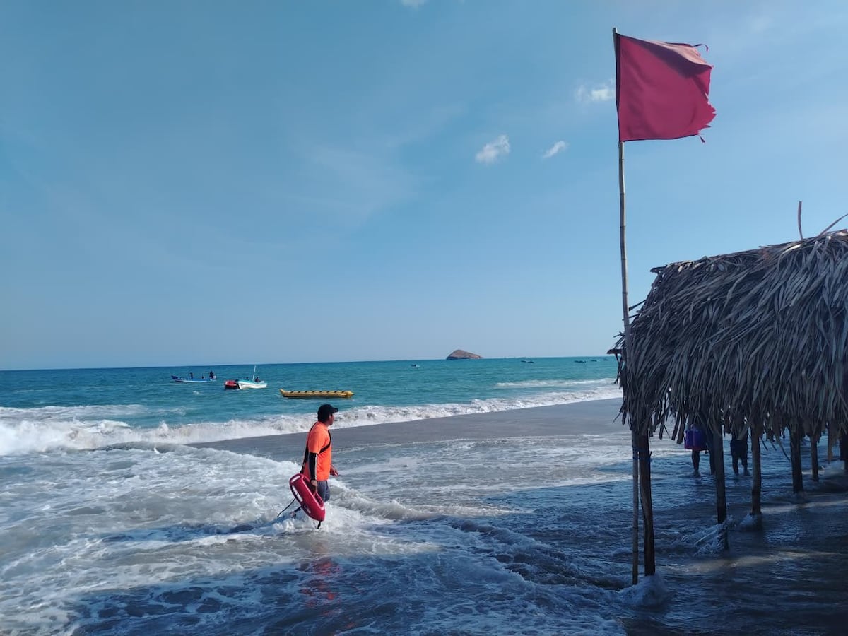 Desaparece turista en Veraguas en medio de fuerte oleaje y cierres de playas