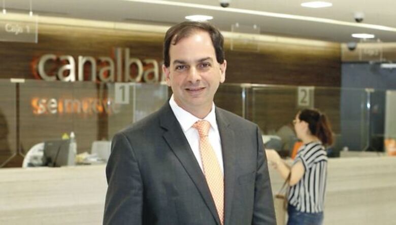 Un banco joven, con gente experta