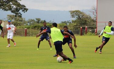 Costa Rica ante Panamá, por el primer lugar
