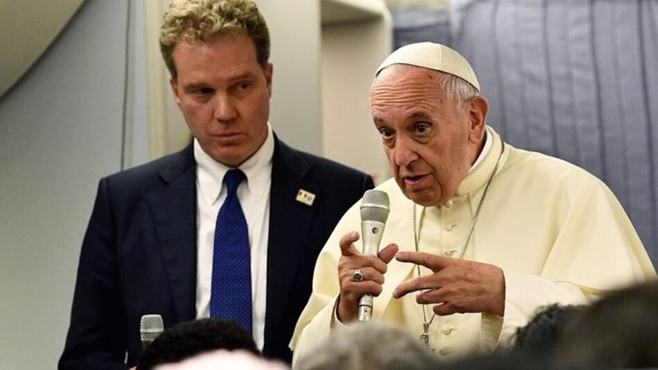 Vocero del Vaticano renuncia al cargo por sorpresa