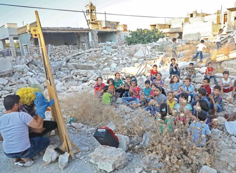 Marionetas para hacer reír a los niños sirios