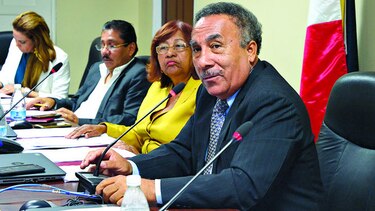 Sugieren restringir uso de redes sociales a pedófilos