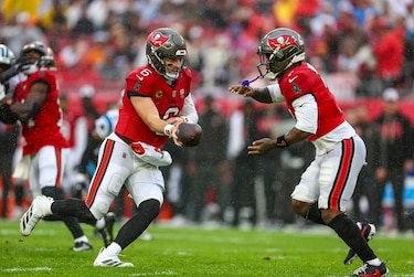 Los Bucs vencen a los Panthers y mantienen la opción de avanzar a los playoffs