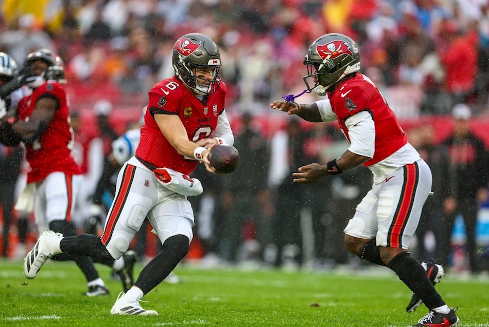 Los Bucs vencen a los Panthers y mantienen la opción de avanzar a los playoffs