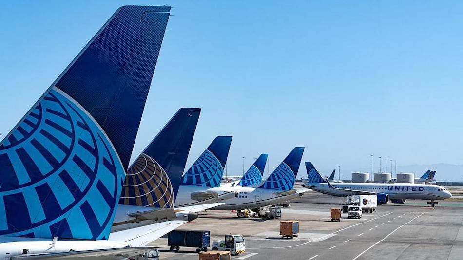Demandan a las aerolíneas Delta y United por cobrar por asientos con ventana que no la tenían