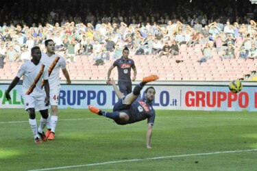 Con goles de Higuaín y Callejón, Napoli supera al Roma