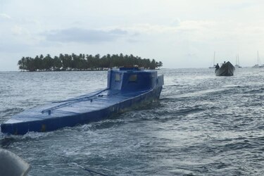 Agentes del Senafront capturan semisumergible con 600 kilos de droga