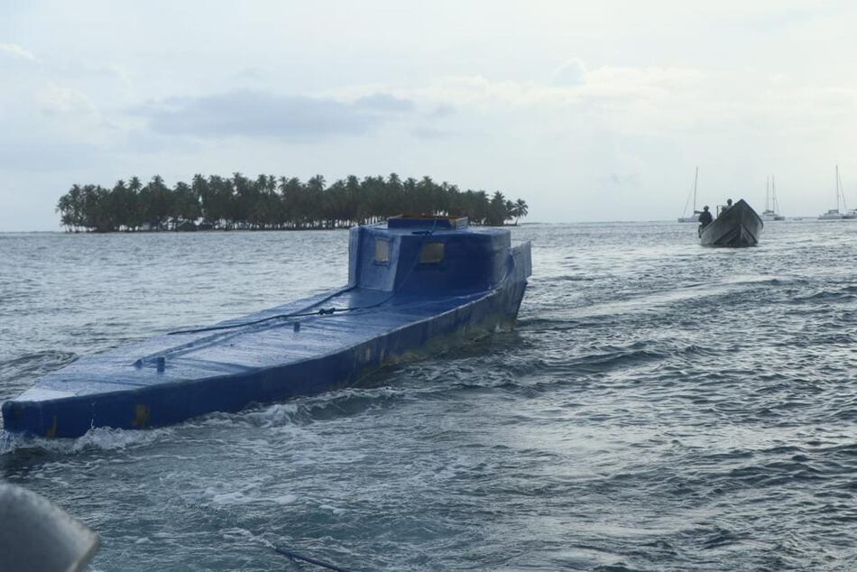 Agentes del Senafront capturan semisumergible con 600 kilos de droga