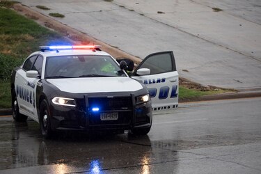 Suben a tres las muertes en tiroteo a un centro de inmigración en Texas 