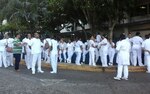 Tras declarar un paro, técnicos de enfermería protestan en las calles