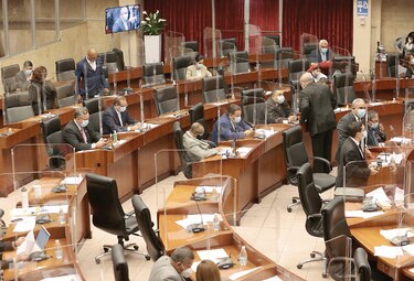 Con cárcel se castigaría la paralización de obras