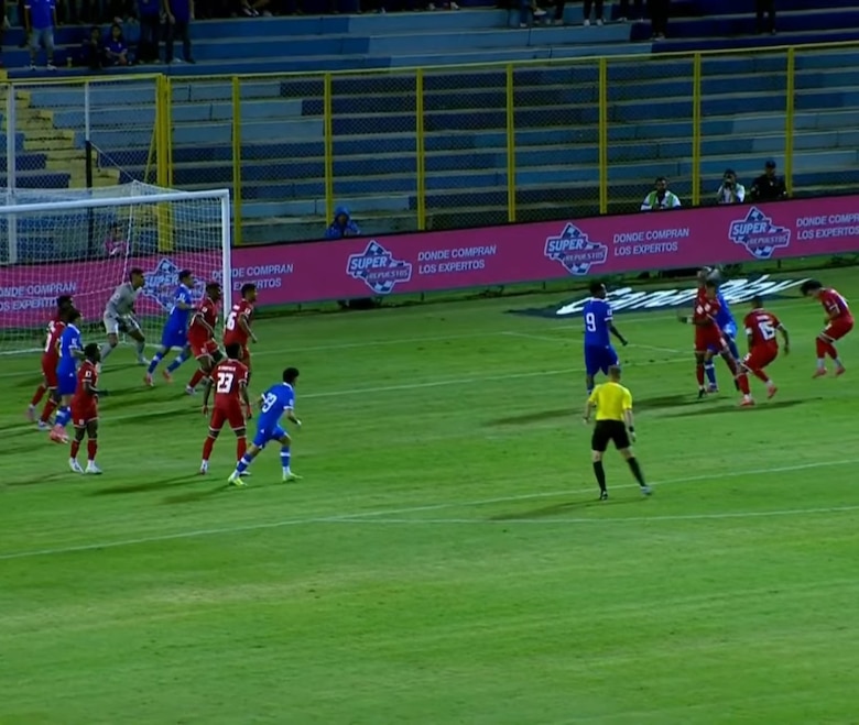 El Salvador del Bolillo Gómez eleva queja ante FIFA por arbitraje de Drew Fischer en derrota ante Panamá