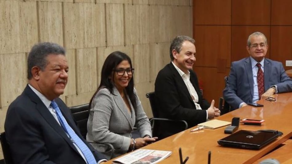 Expresidentes y el secretario de la Unasur se reúnen con representantes del gobierno de Nicolás Maduro