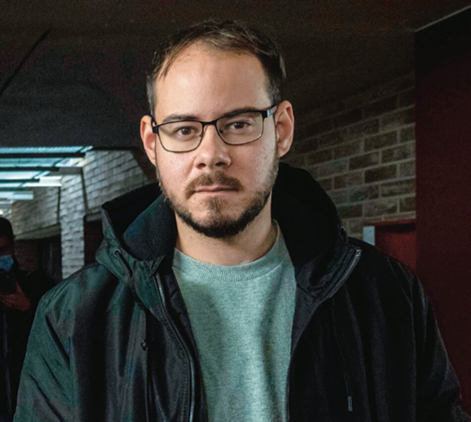 Encarcelan a rapero en España por tuits contra monarquía