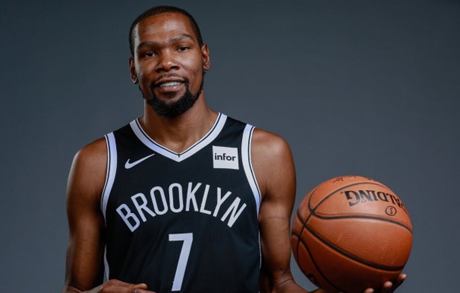 La estrella de la NBA Kevin Durant da positivo por el coronavirus
